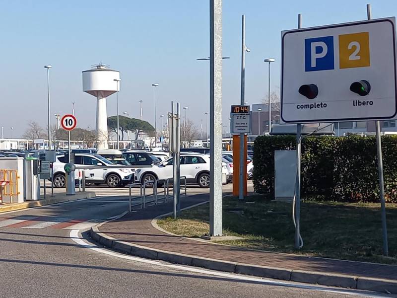 park 2 venice airport