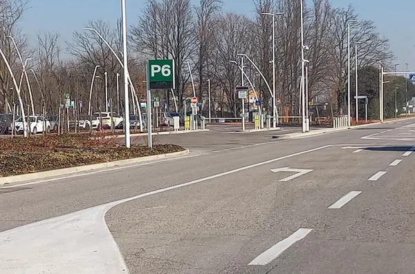 park 6 uncovered Venice airport