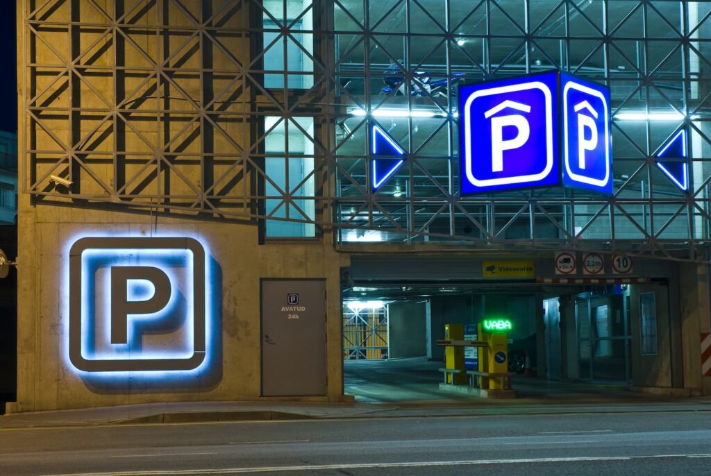 24 hour parking at venice airport